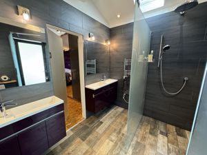 En Suite- click for photo gallery